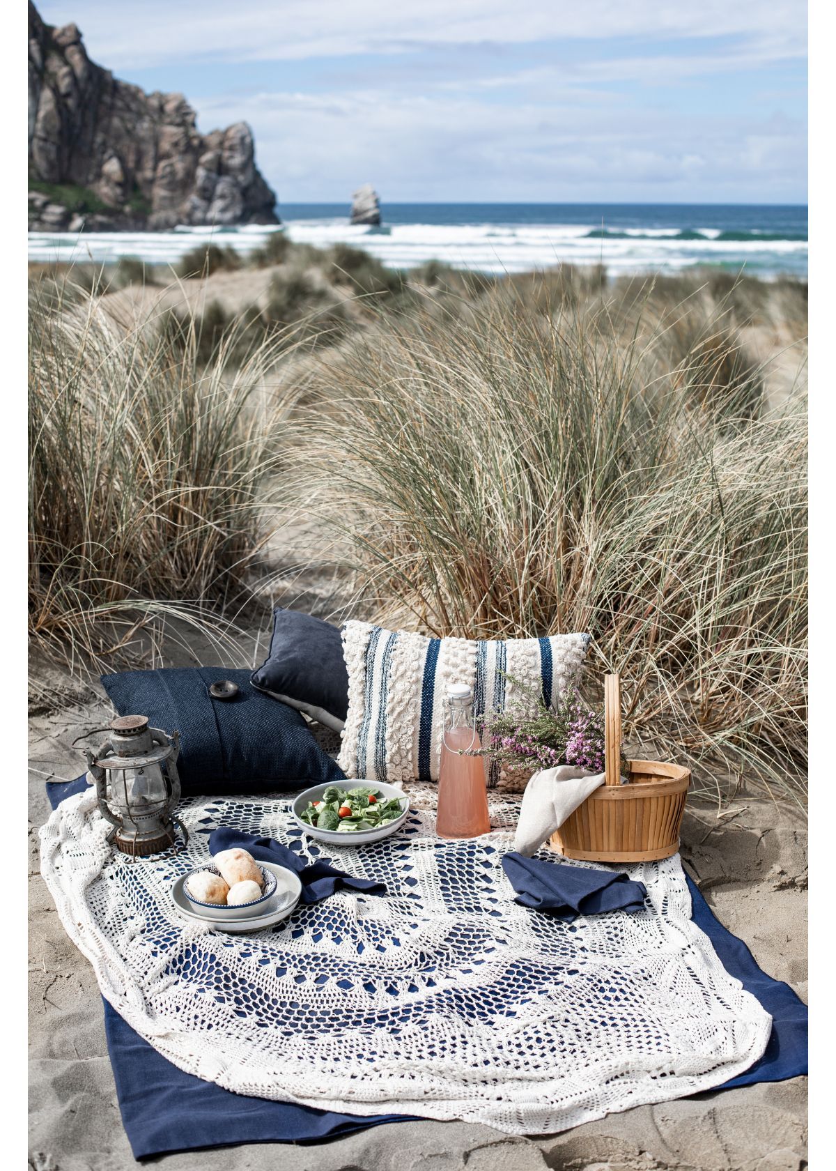 Stylish Picnic Baskets and Backpacks for a Chic Outdoor Experience